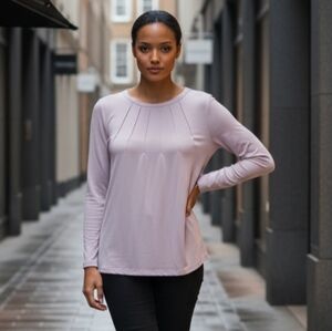 UEU Women's White Longsleeved Pullover XL NWT